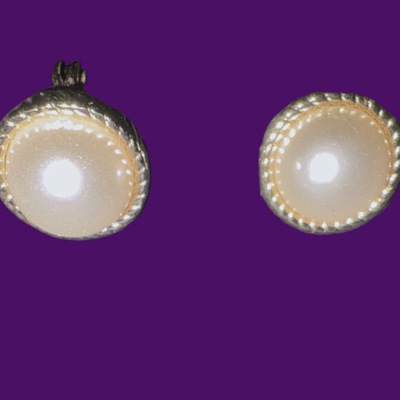 Vintage Monet Classic Gold and Pearl Clip-on Earrings previously loved - Picture 7 of 8